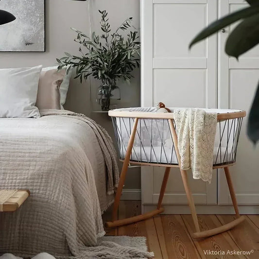 Couffin, berceau ou lit cododo : comment choisir le bon couchage pour les premiers mois de bébé ?