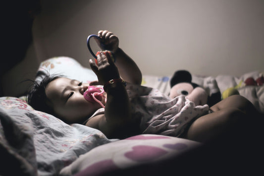 Faire dormir bébé malgré la chaleur : nos conseils